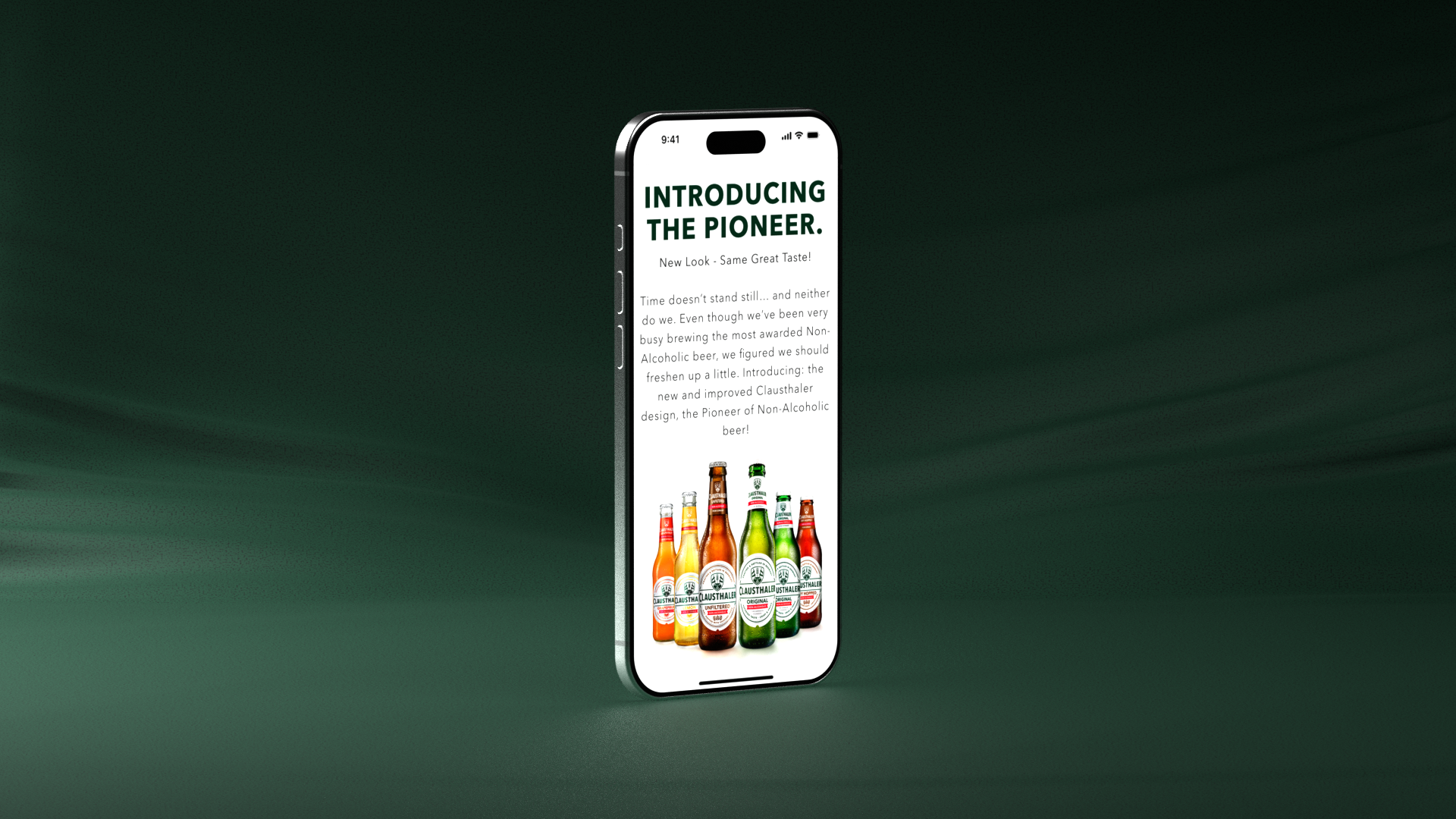 Ein Handy, auf dem die Clausthaler-Website mit dem Titel „Introducing the Pioneer“ zu sehen ist.