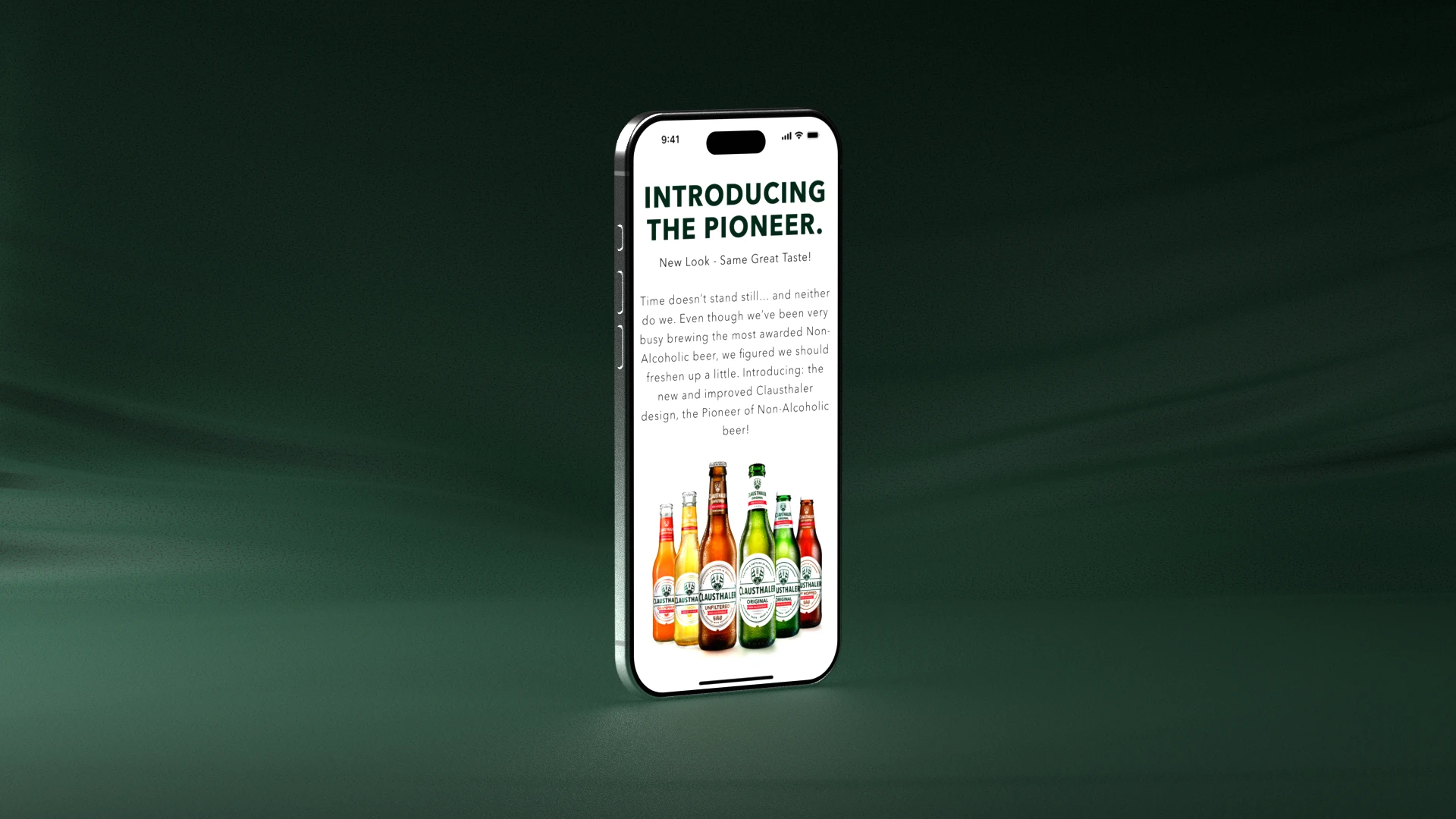 Ein Handy, auf dem die Clausthaler-Website mit dem Titel „Introducing the Pioneer“ zu sehen ist.