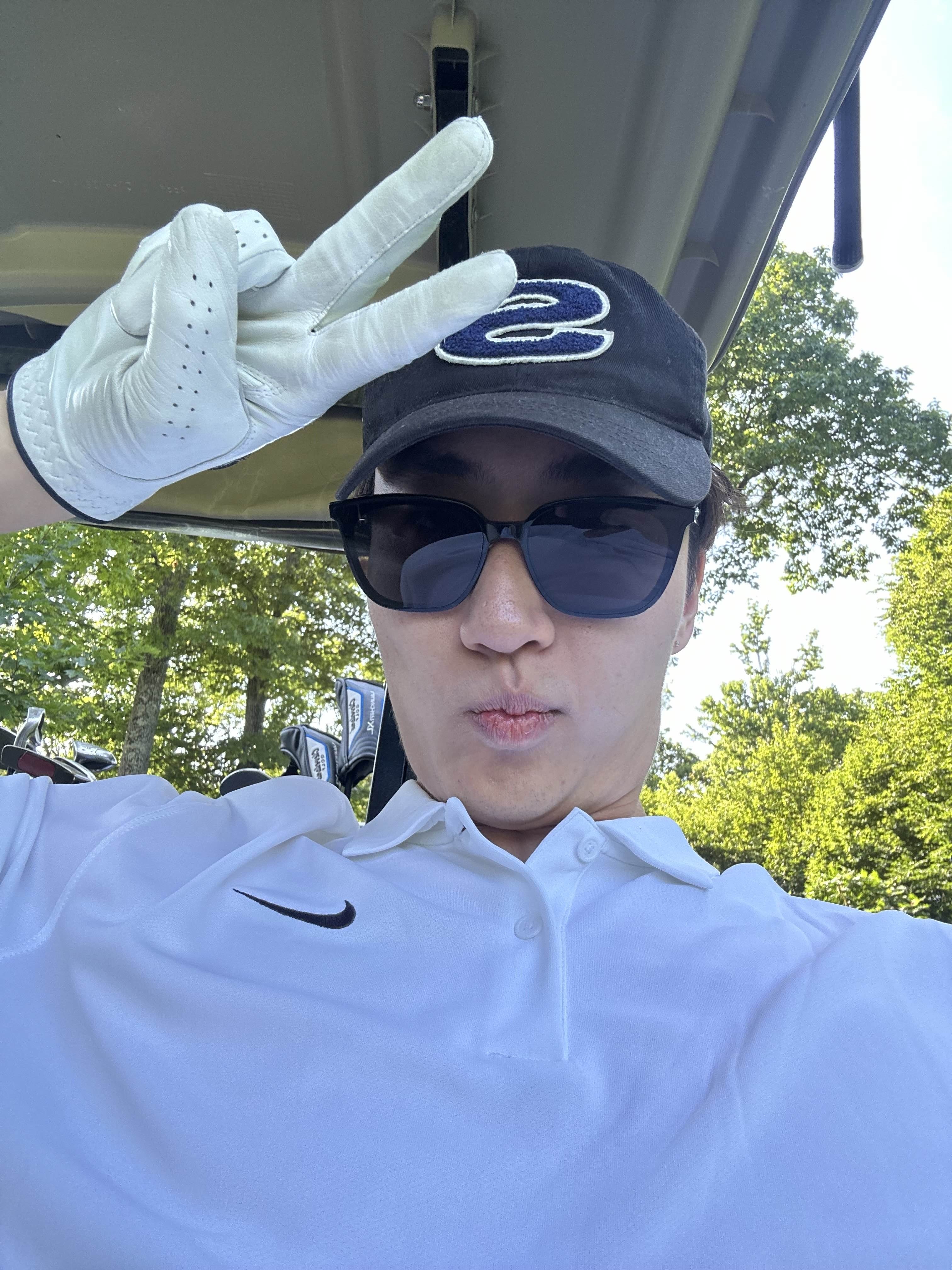 man wearing black shirt