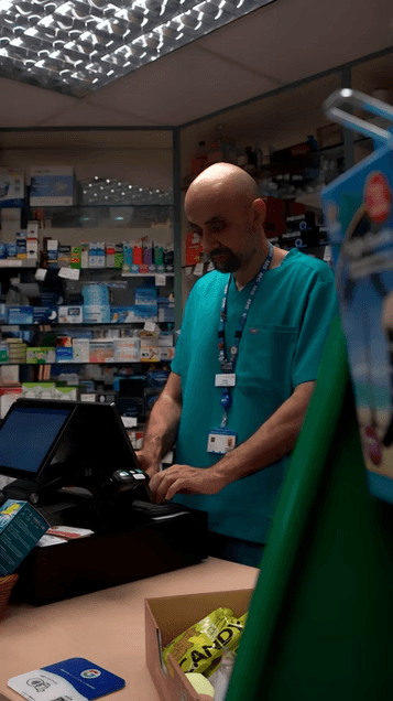 speaker with a half white half green background