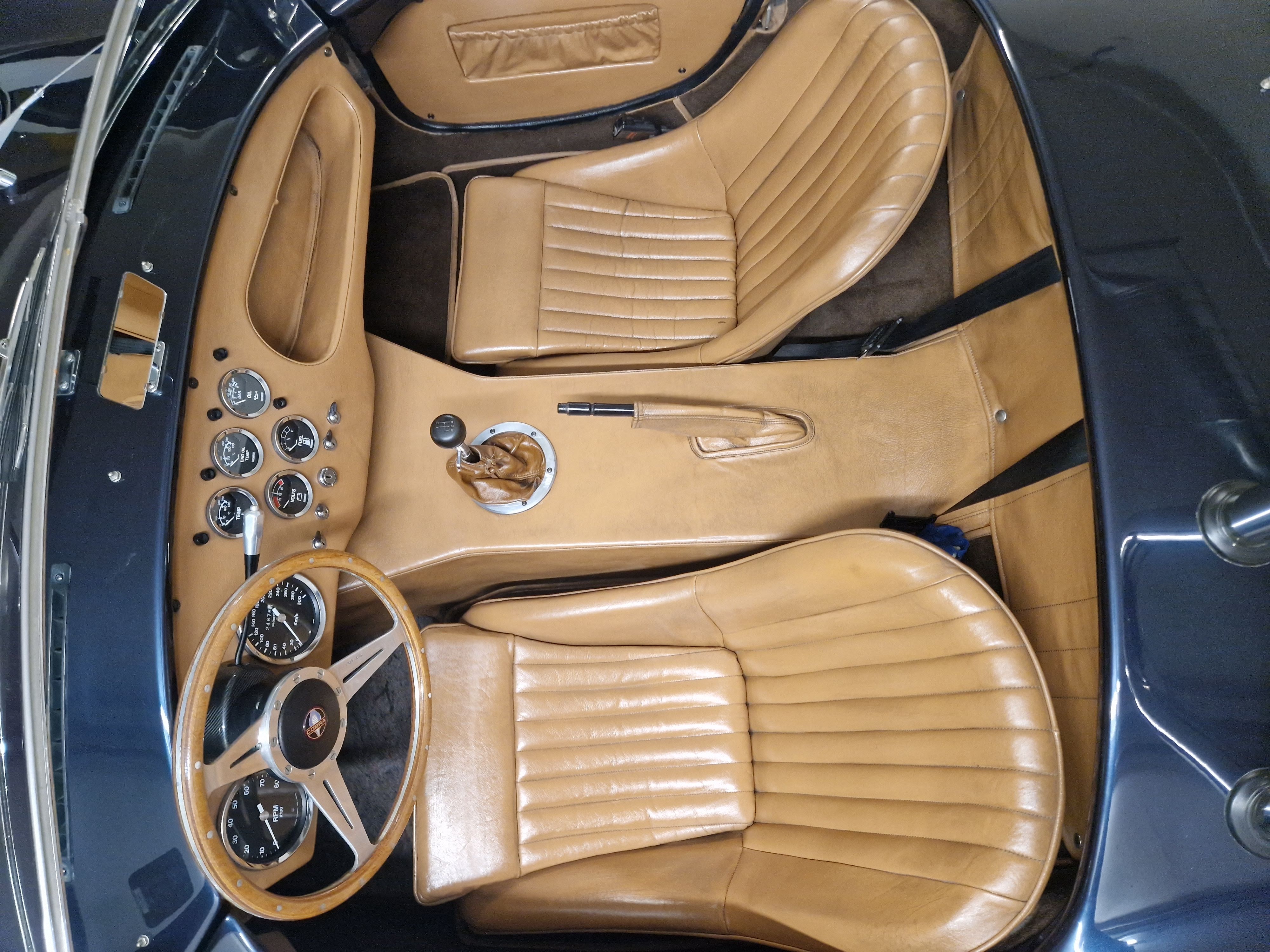 Oldtimer Interior Showroom Pflege Zürich Sammler – zeitlos elegant