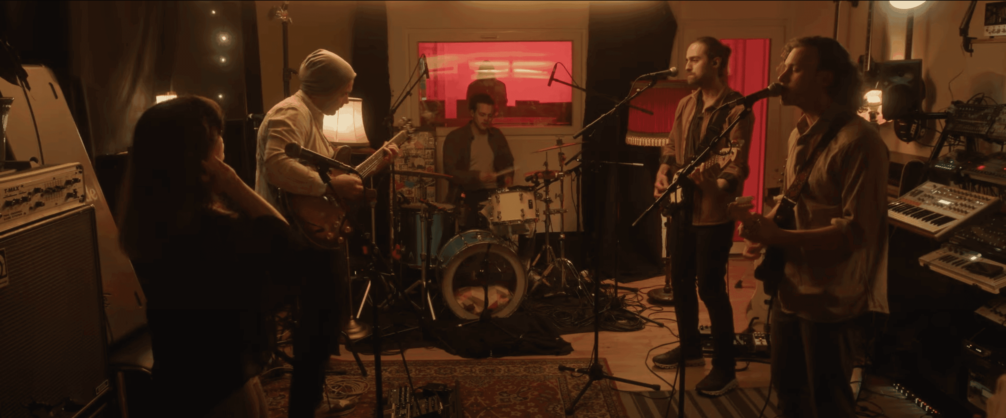 Totale: Musiker spielen in Studio