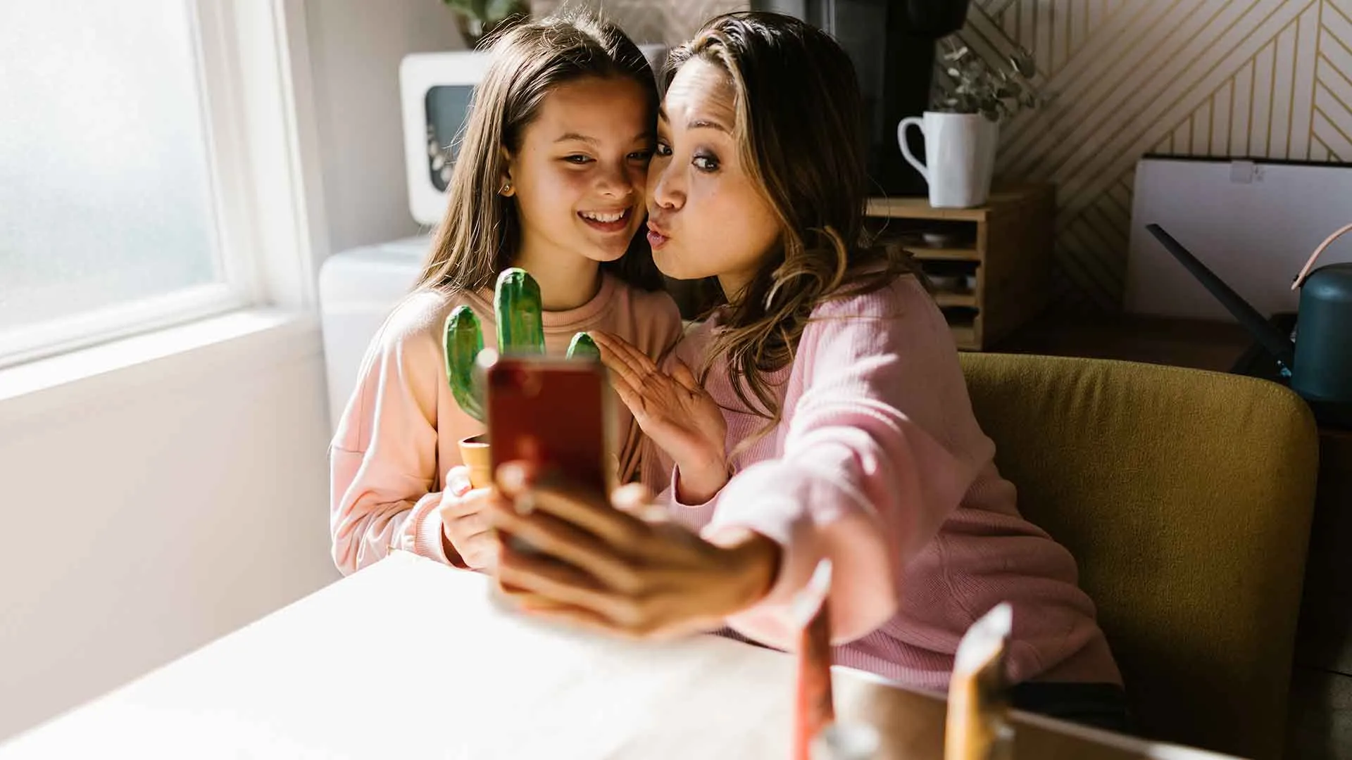 internet privacy, private vs public life online, how internet changed privacy, digital privacy explained, online oversharing, social media privacy issues, blurred line between private and public, internet and personal boundaries, digital footprint meaning, context collapse internet, attention economy explained, surveillance capitalism, data collection online, smartphone privacy concerns, social media identity, personal branding online, life before internet privacy, internet culture and privacy, online reputation management, privacy in digital age, how social media affects privacy, public life online, private life online, internet oversharing culture