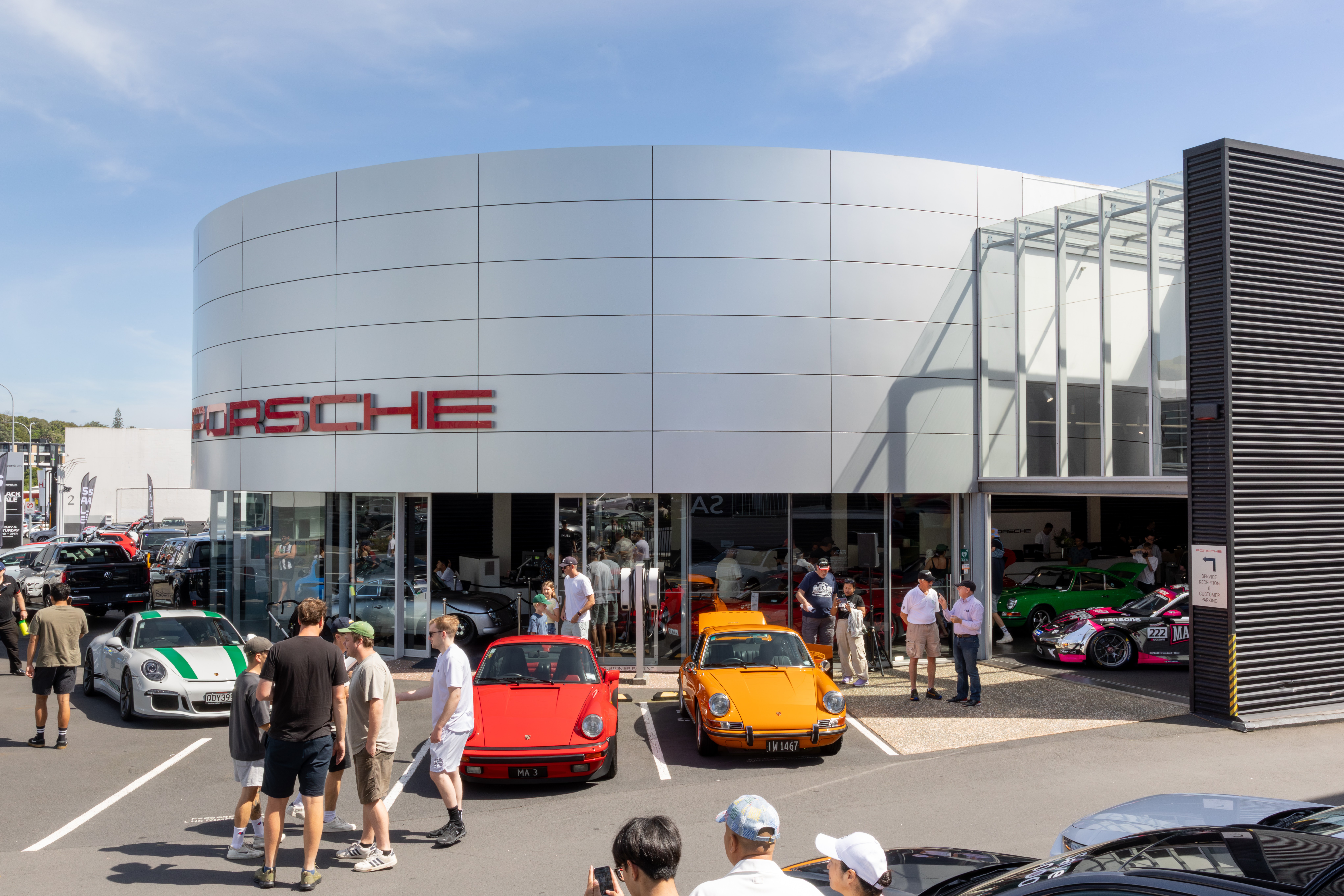 Batch.Works logo over a photo of a box of 3D printed objects