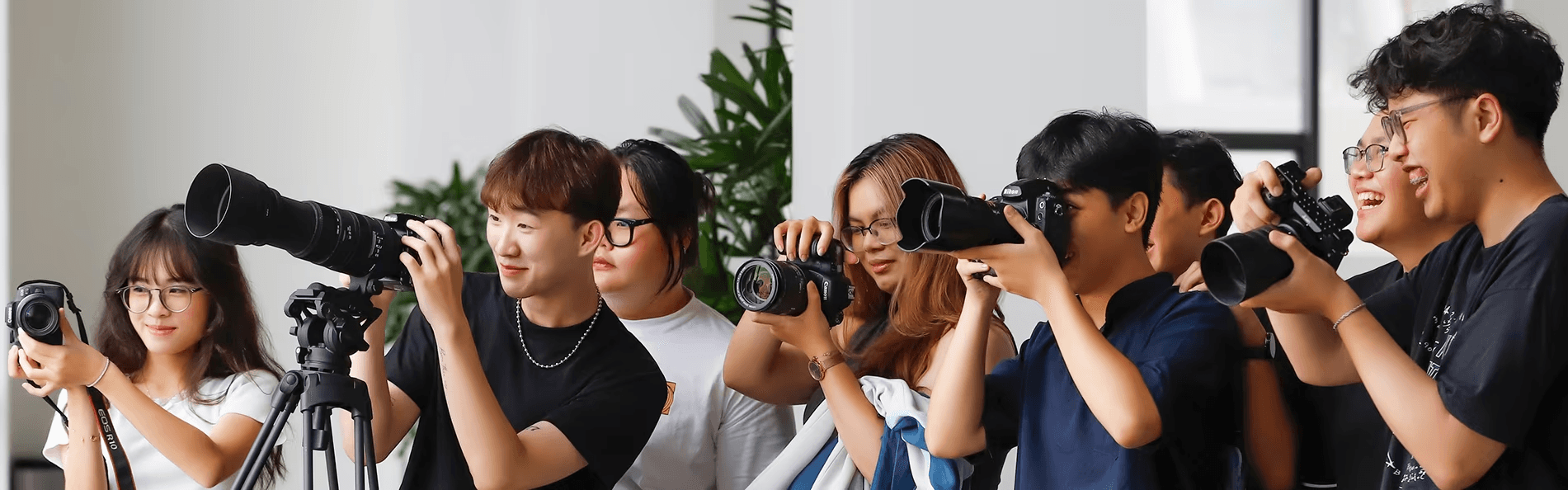 Sinh viên K31 trải nghiệm học phần Nhiếp ảnh Kỹ thuật số tại Văn Lang