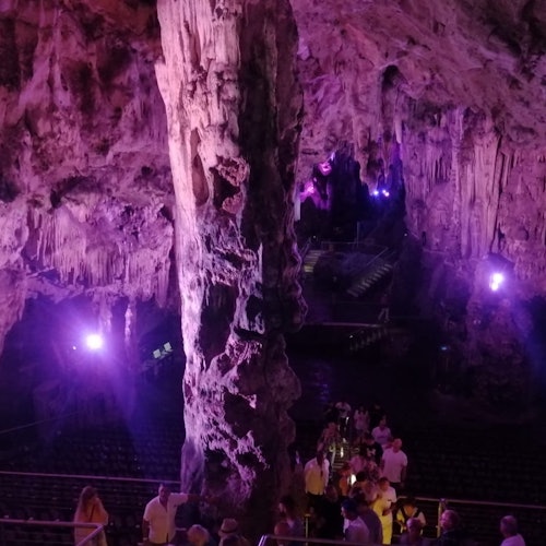 聖米格爾洞穴。直布羅陀。