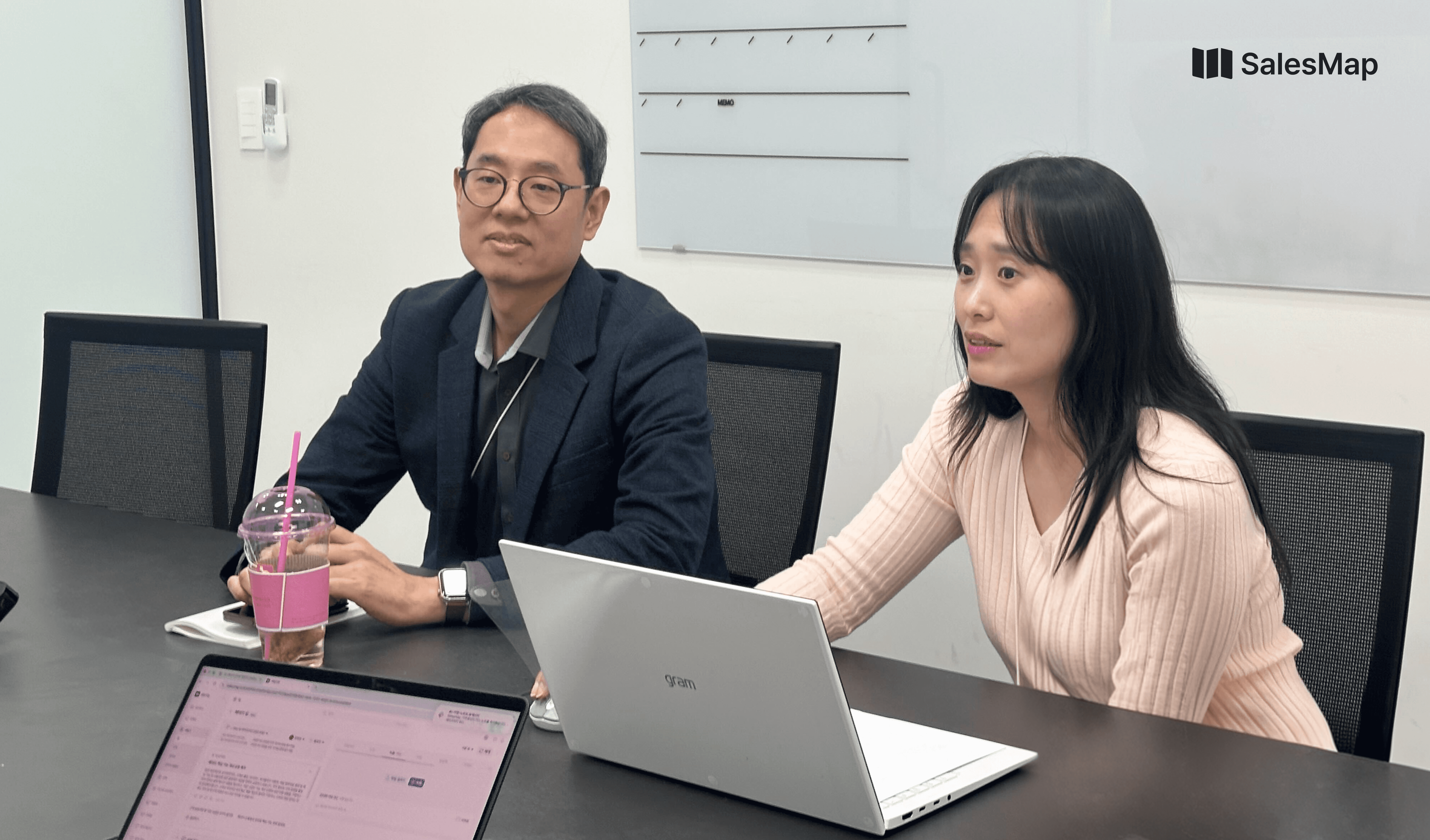 에어키 이창진 대표와 심정현 프로가 세일즈맵과 인터뷰를 진행하는 모습