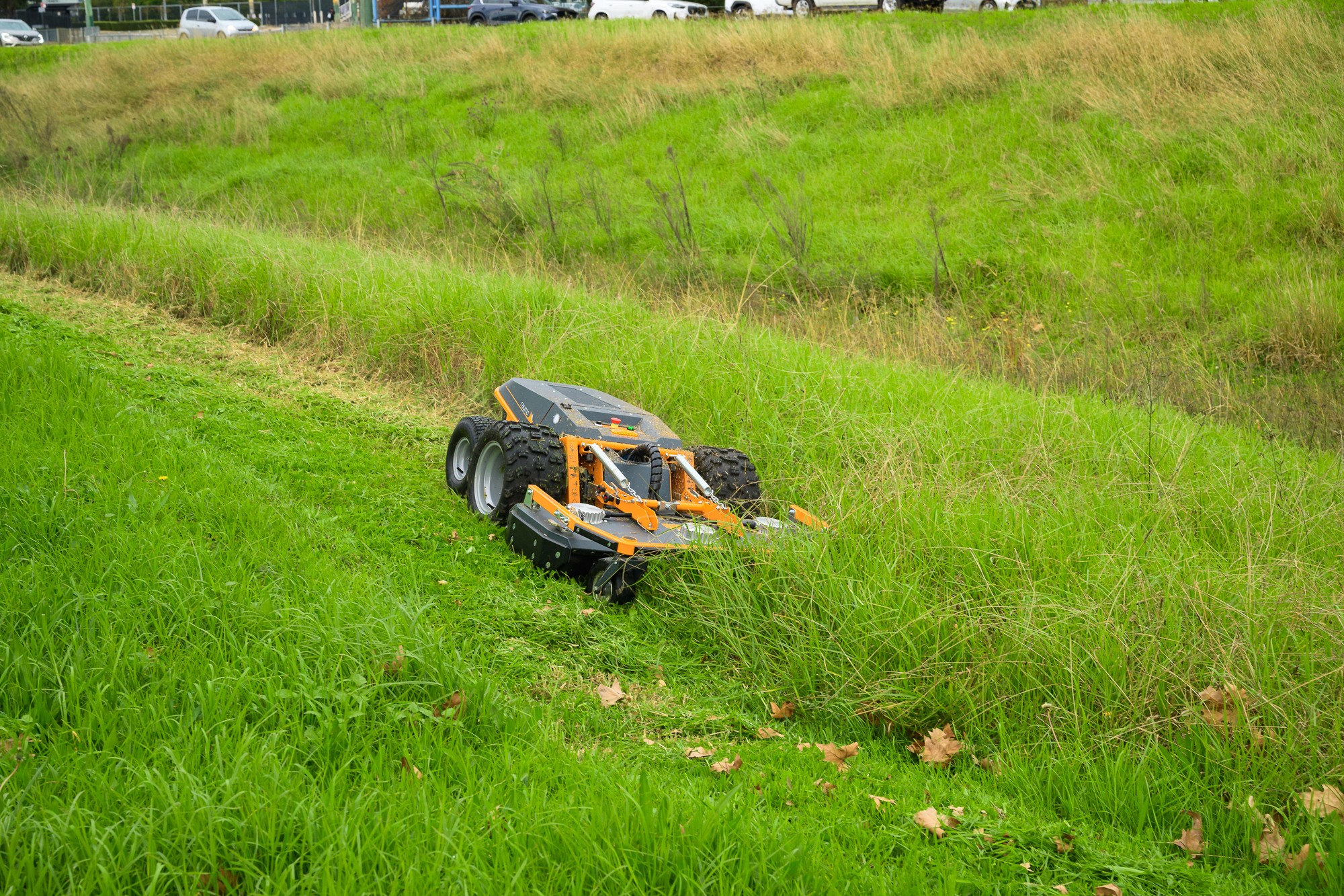 Raymo R48CRAFT - Remote Control Lawn Mower Powerful remote control lawn mower with floating deck for tall grass, solar farms and other rough cut applications