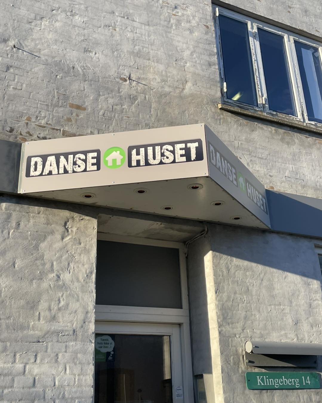 Billede af indgangen til Danseskolen