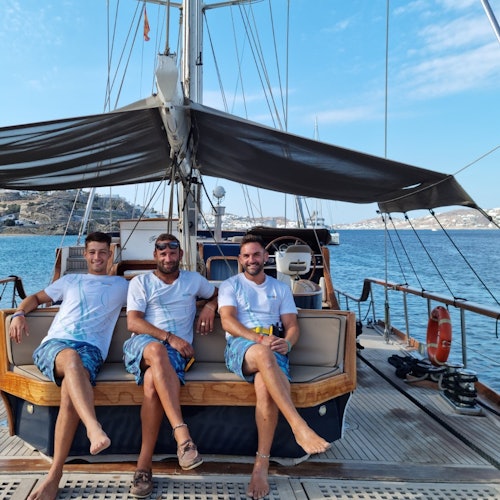 Mykonos: Yacht Cruise to Rhenia + Delos Guided Tour in Greek Islands