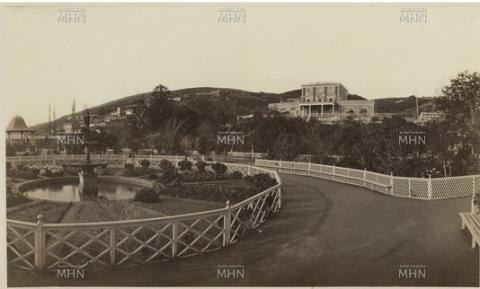 Vista de los jardines de la Quinta Waddington en Valparaíso
