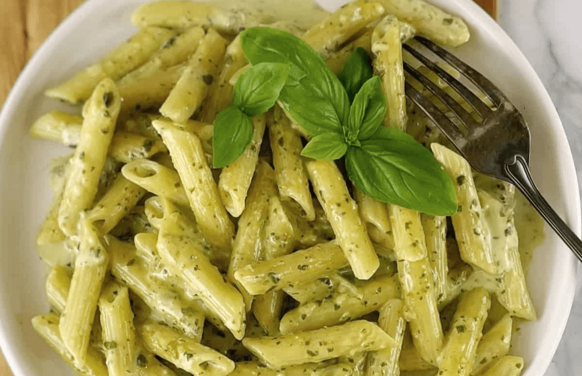 Spirulina pasta pesto
