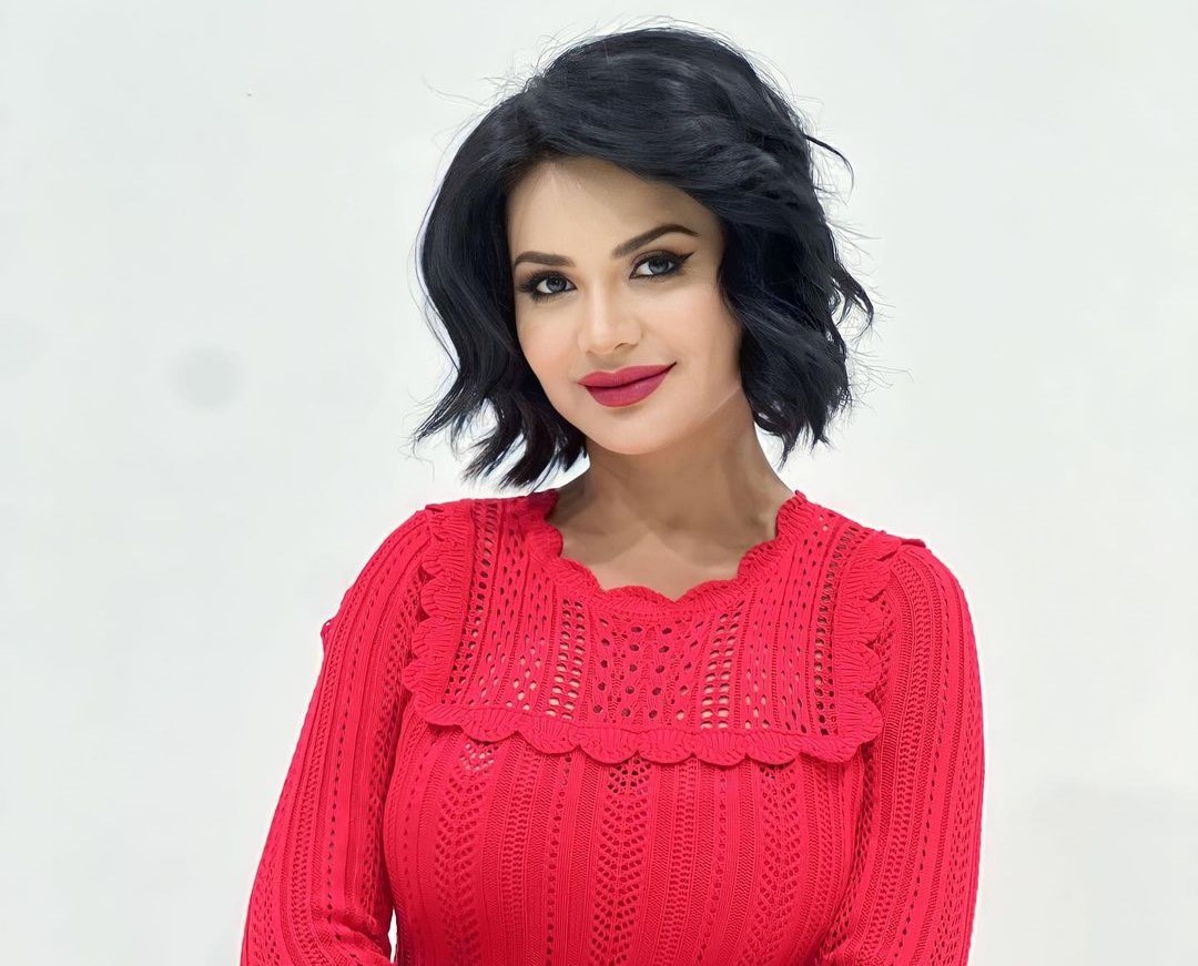 image of singer woman