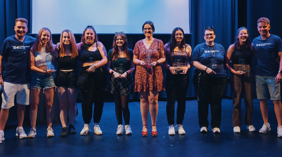 COMMUNITY AWARDS 2024 Gruppenfoto Gewinner