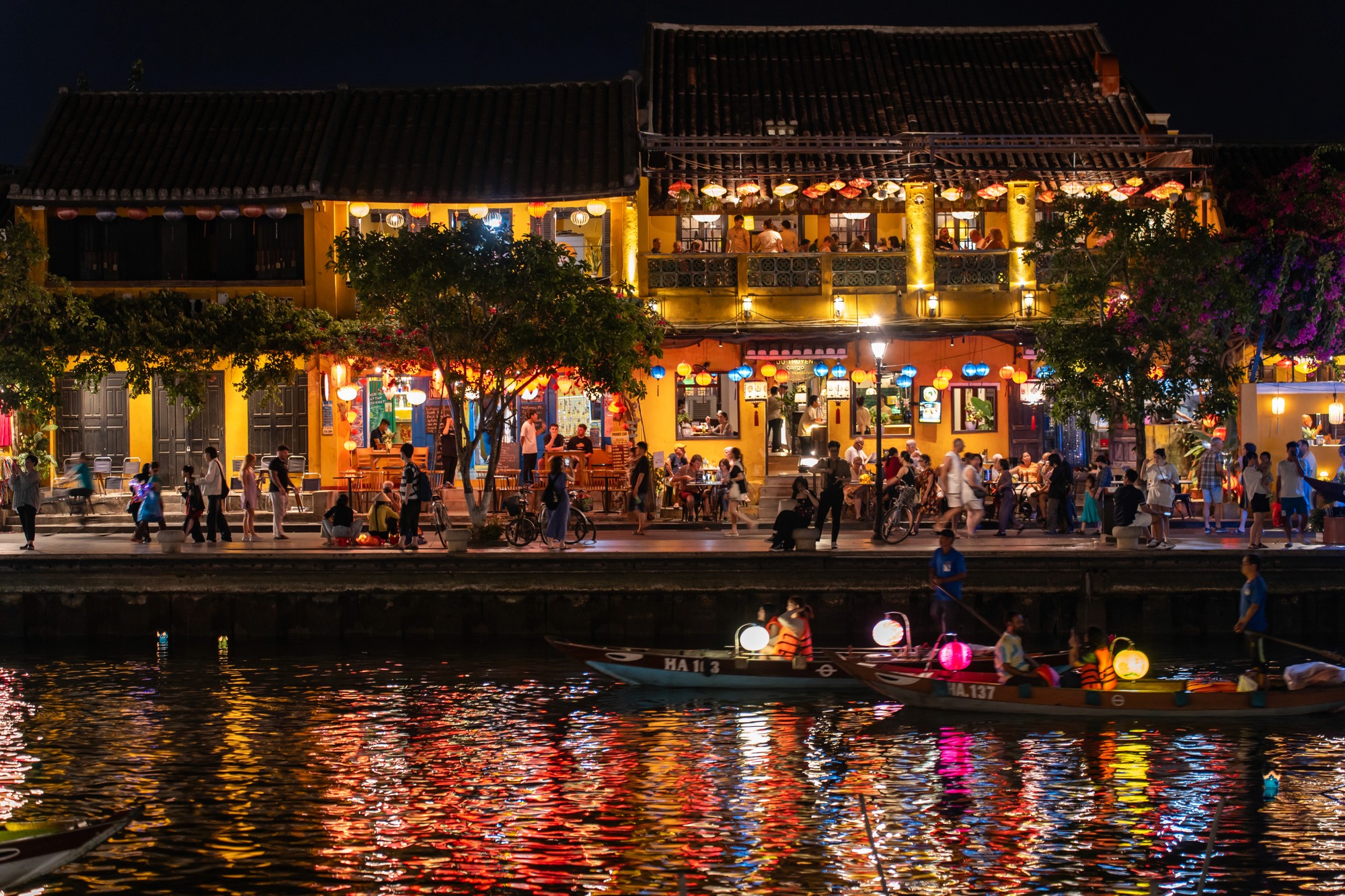 island under white sky