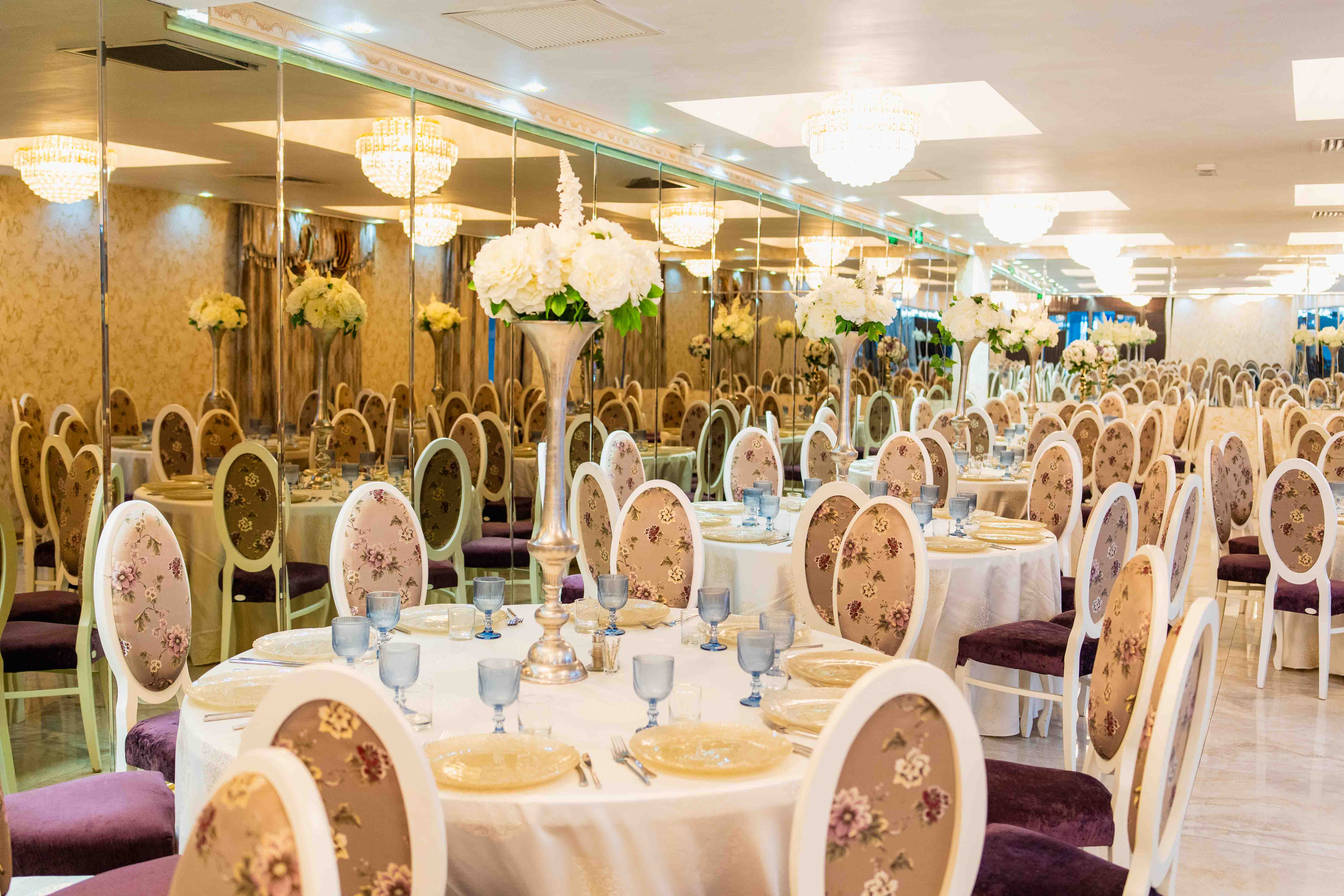 O locație relaxată și plină de stil, perfectă pentru momentele petrecute alături de cei dragi în mijlocul naturii