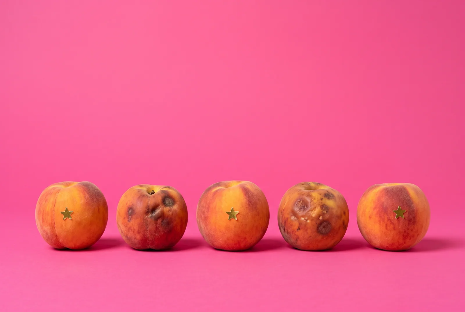 A row of five peaches, some with gold star stickers, what real users say about Covenant Eyes