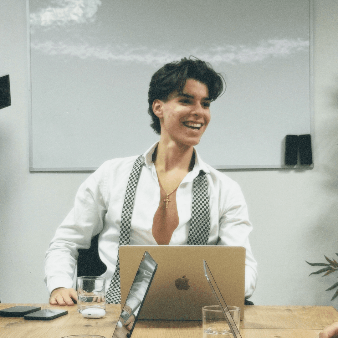 investidor vasco gomes emrpesário opinião sobre a travus, diz que é incrivel e dá  5 estrelas, é o mlehor portoflio tracker e melhor maneira de gerir investidores automaticamente