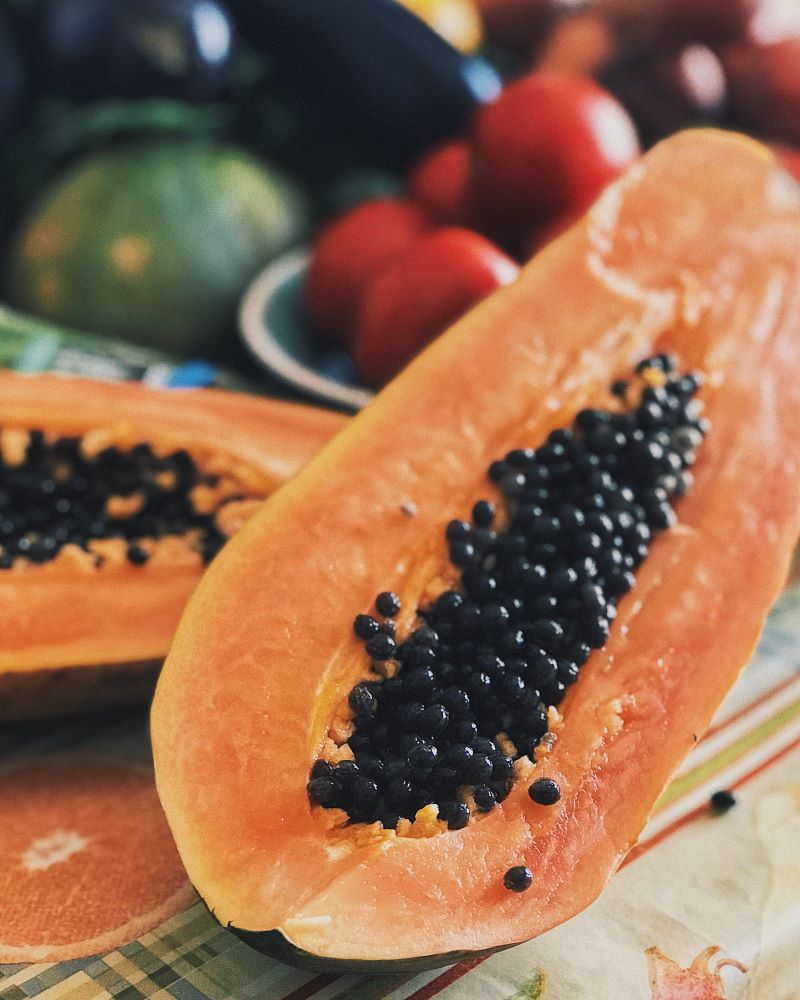 Frutti esotici gialli e arancioni