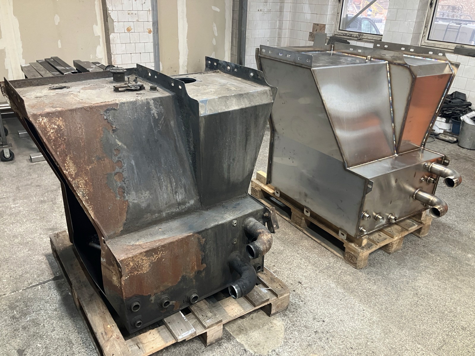 Nerezová nádrž na olej na autojeřáb