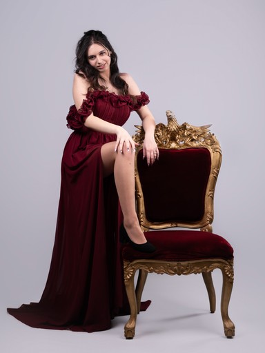 Ședință foto portret feminin elegant realizată în studio foto profesional București