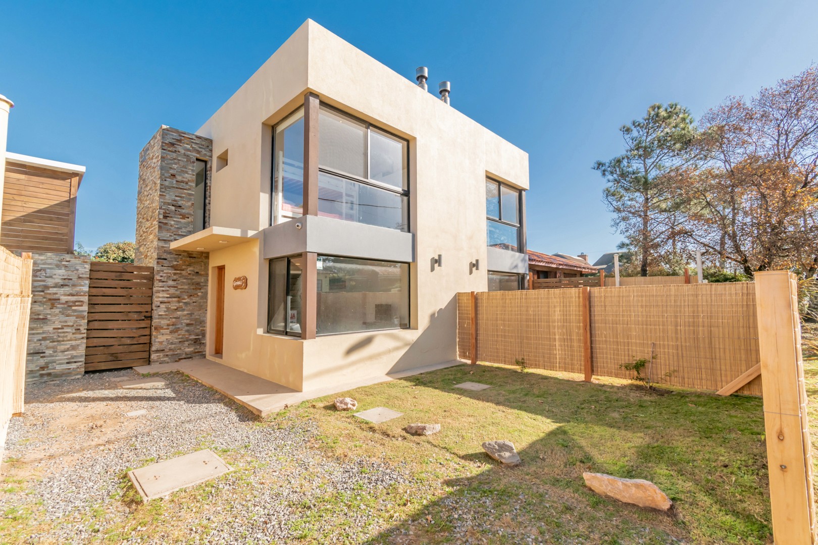 Casa Gaviotas con jardín y espacio exterior - ambiente natural y tranquilo alrededor de la casa.