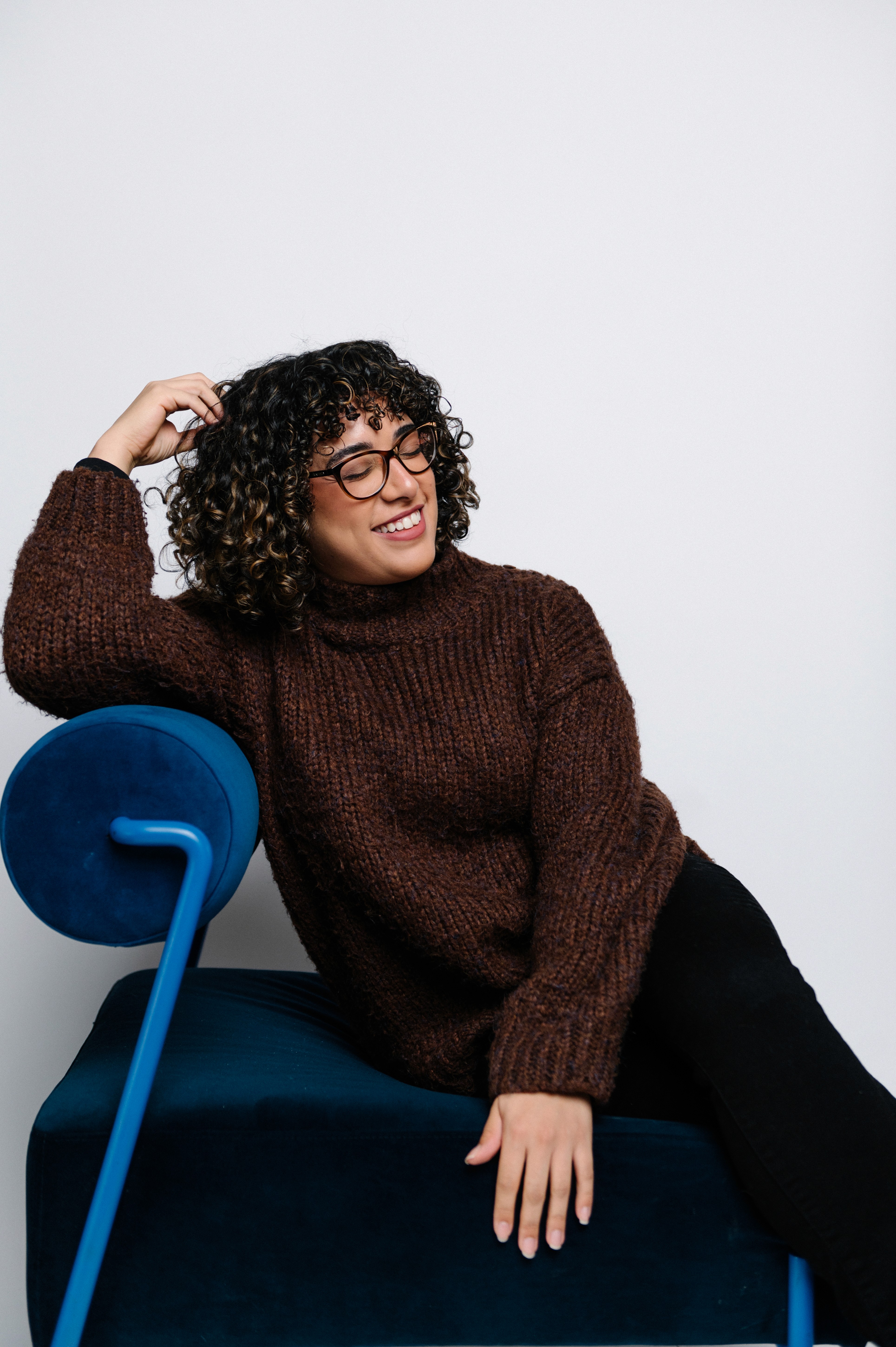 Portrait of Kevin Berg, Software Engineer at Playkit, smiling in front of a beige wall and wearing a white shirt with dark collar trim.