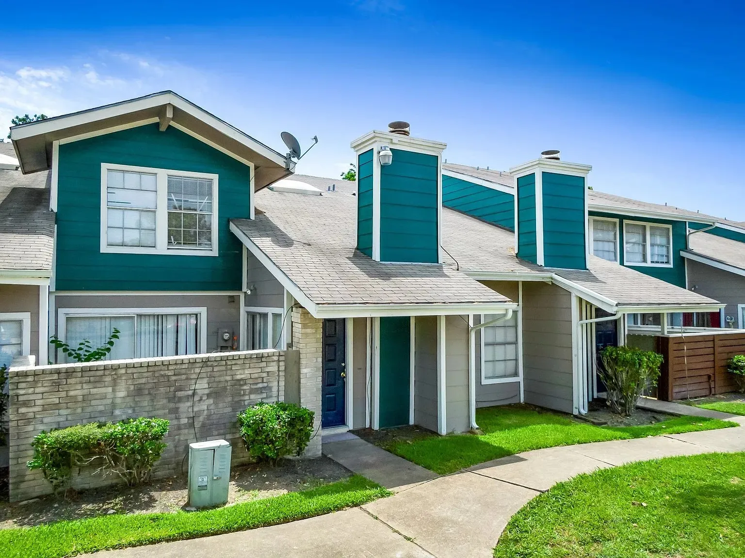 Landscaped walkway at Casa Azul Townhomes in Texas.