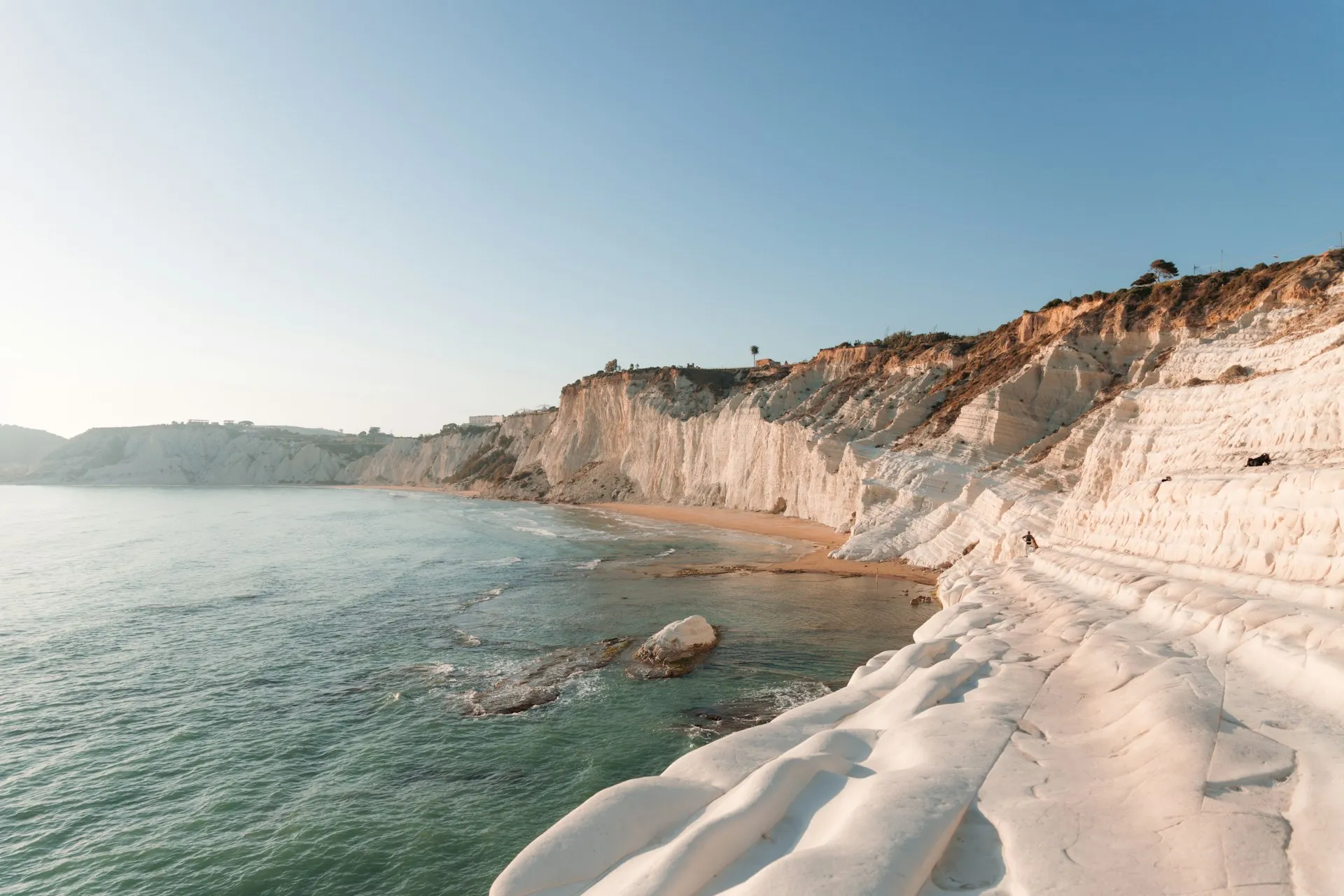 A beauytiful beach with a white stone landscape