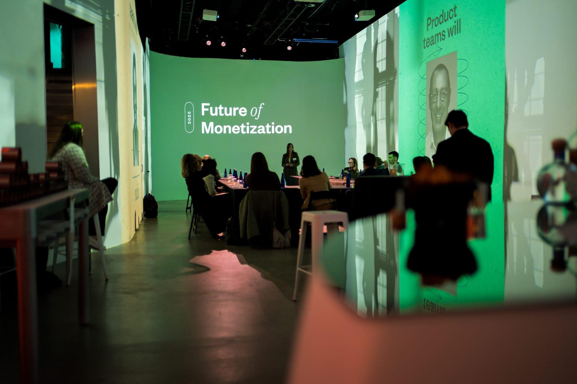 shift-midtown-corporate-meeting-green-branded-projections_web