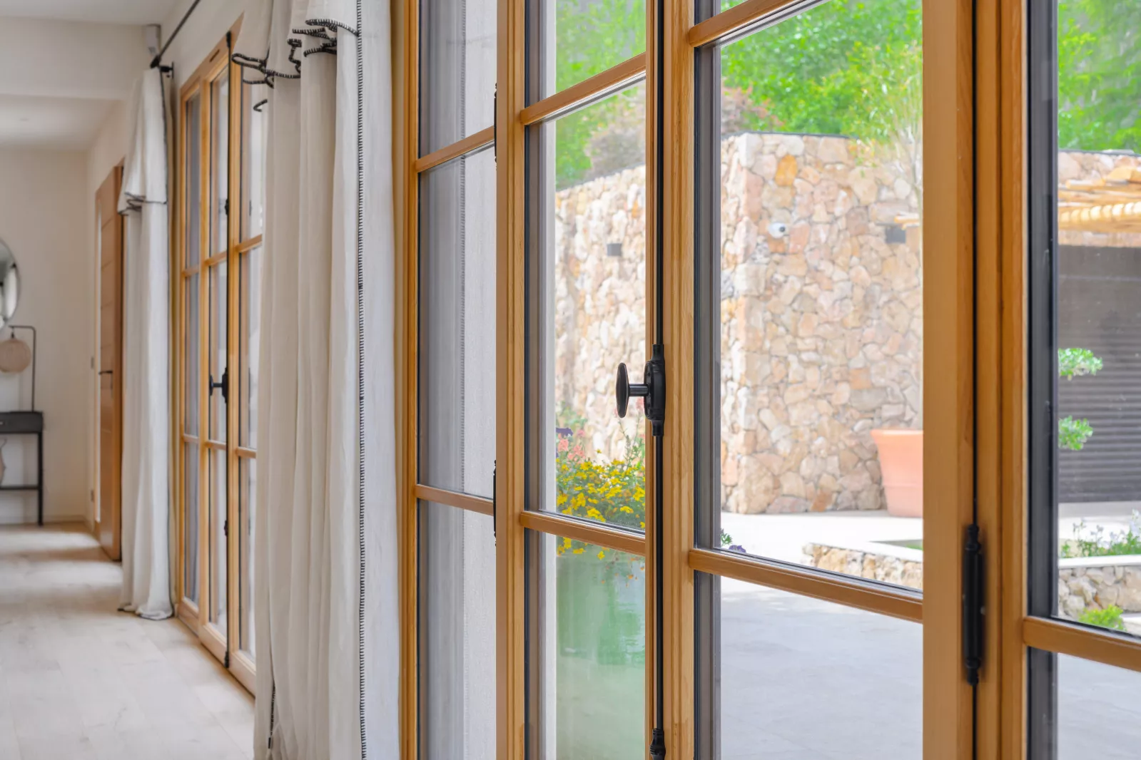 Fenetres bois Castes Industries fabriqué en Aveyron