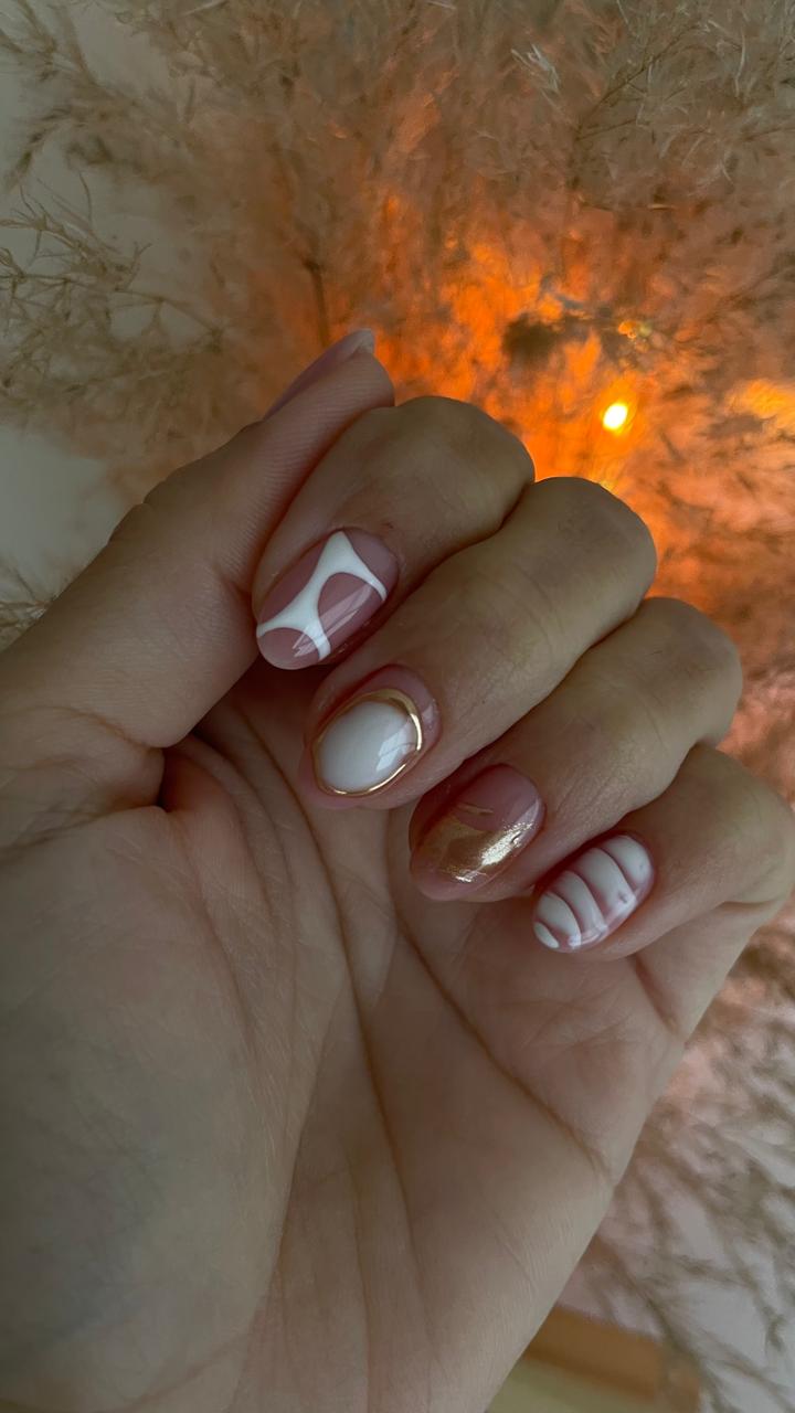 Diseño de uñas elegante realizado en Koko Beauty Studio Córdoba