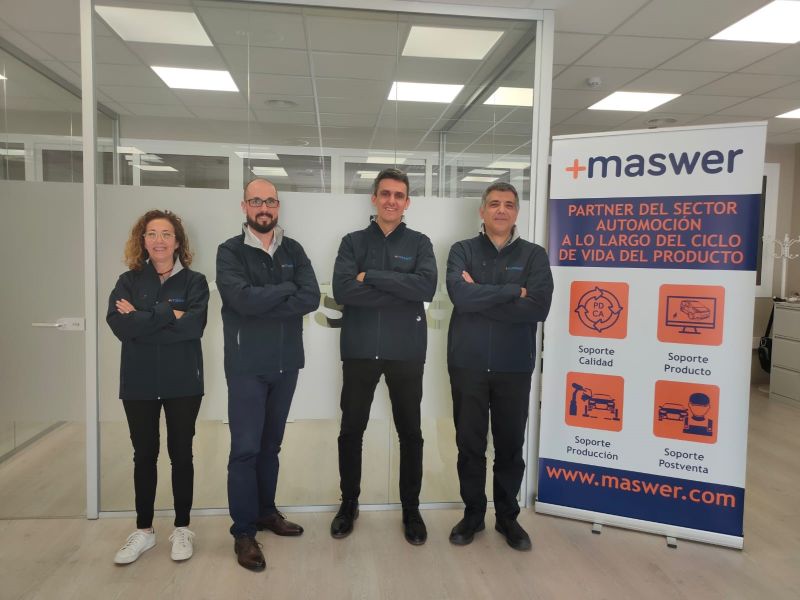 Staff members at the company Maswer