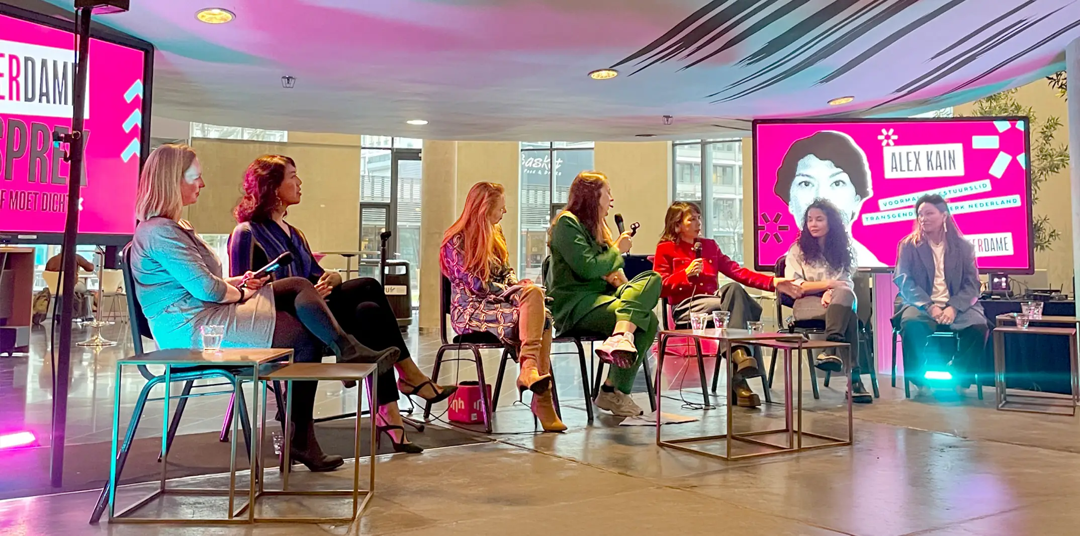 Insitu live speaker panel