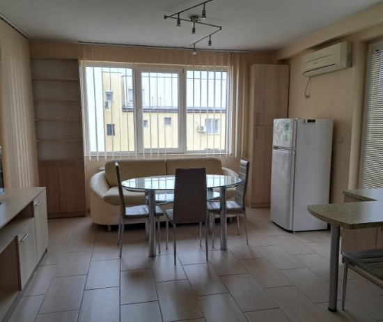 Хол в двустаен апартамент в Център на град Русе за продажба