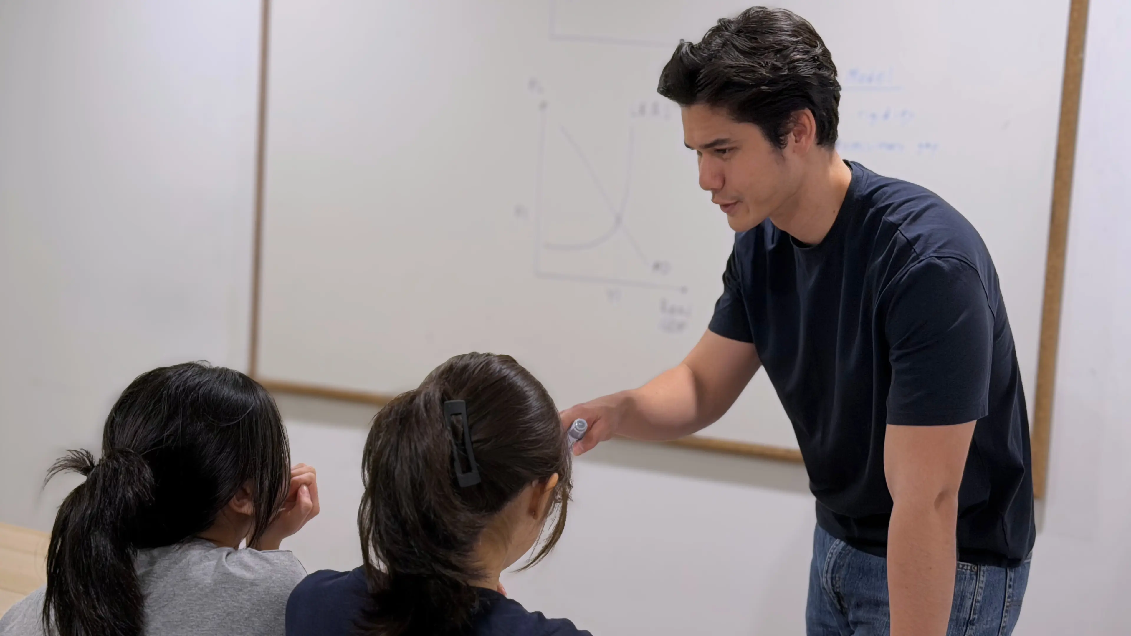 economics teacher guiding students