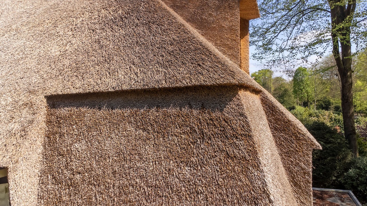 Detailfoto van project Posts Naarden - Rietdekkersbedrijf van Dijk Putten