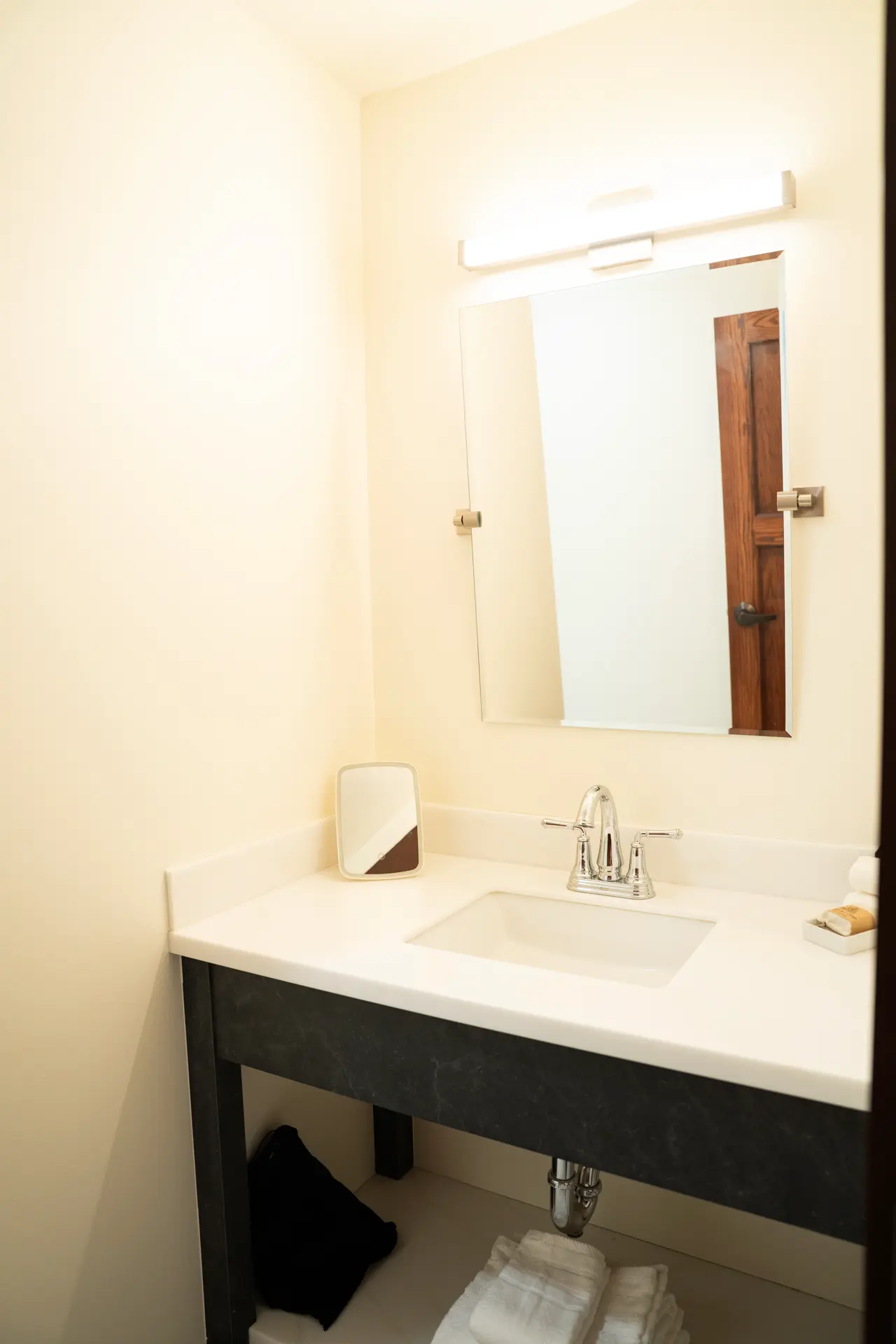 Bathroom vanity