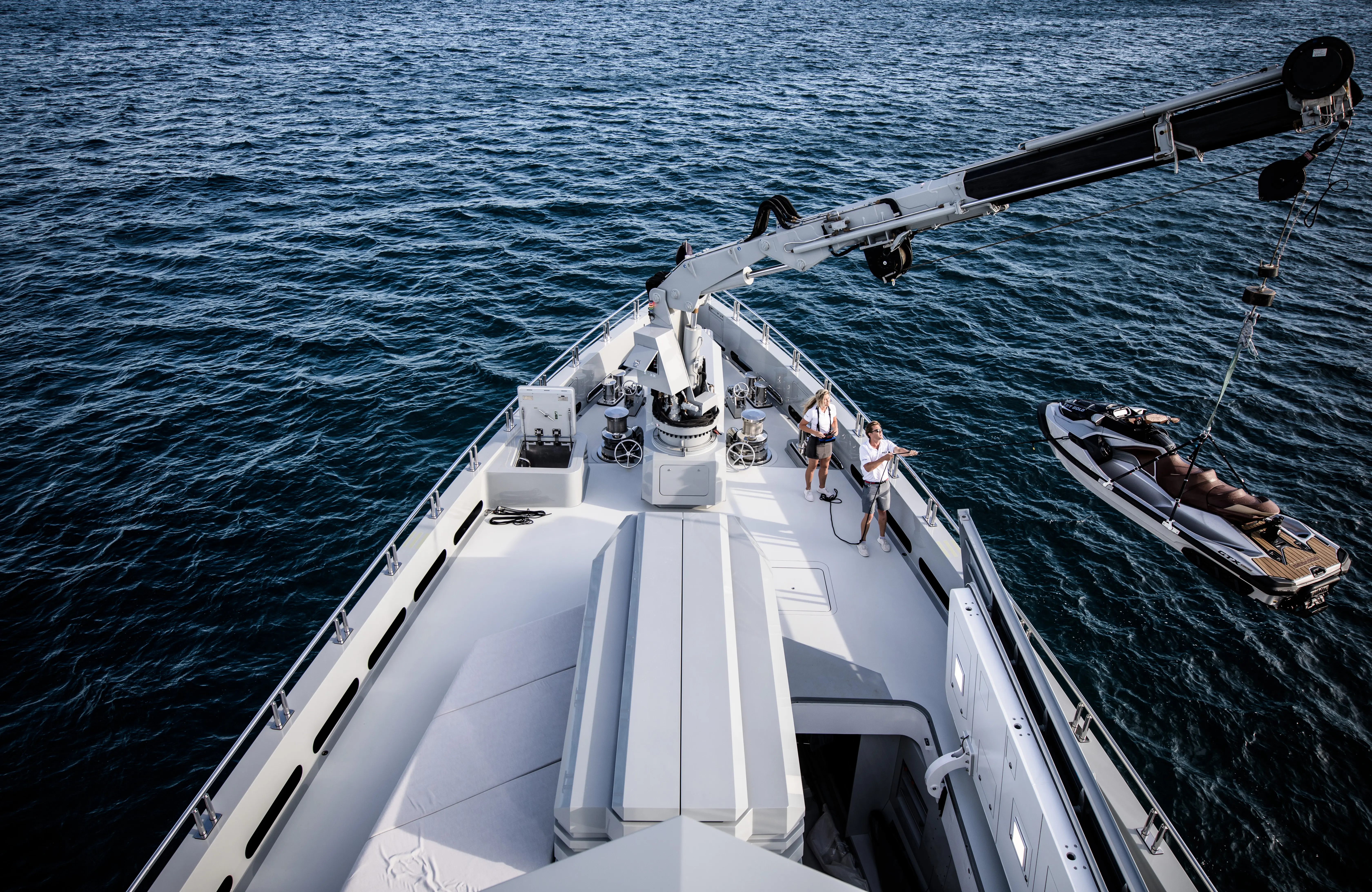 Colorful modern lounge with round table and lamps.