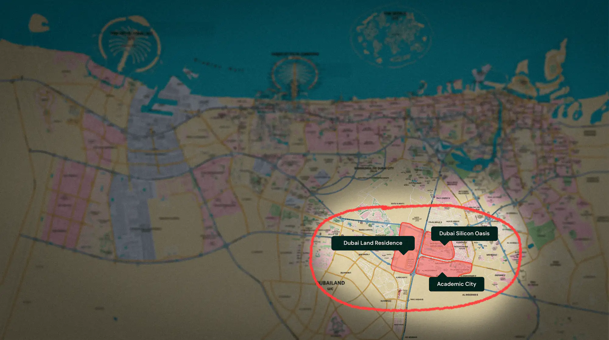 Mapa de Dubái resaltando zonas como Dubai Silicon Oasis, Academic City y Dubai Land Residence para inversión inmobiliaria.