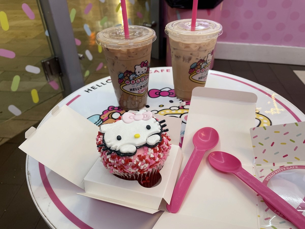 hello kitty cafe