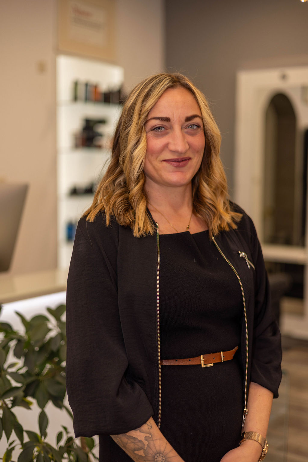 Friseur Salon Extreme Hair Stylistin