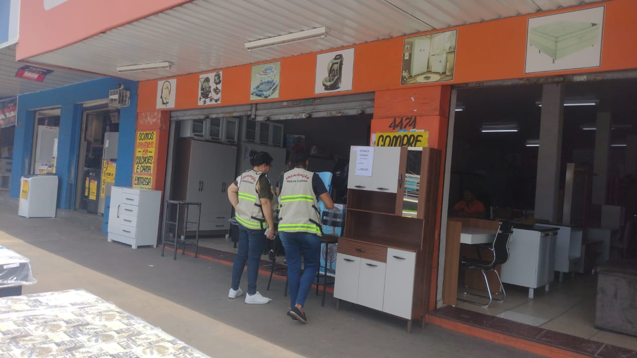 Operação do Procon em lojas pré-Black Friday em Goiânia