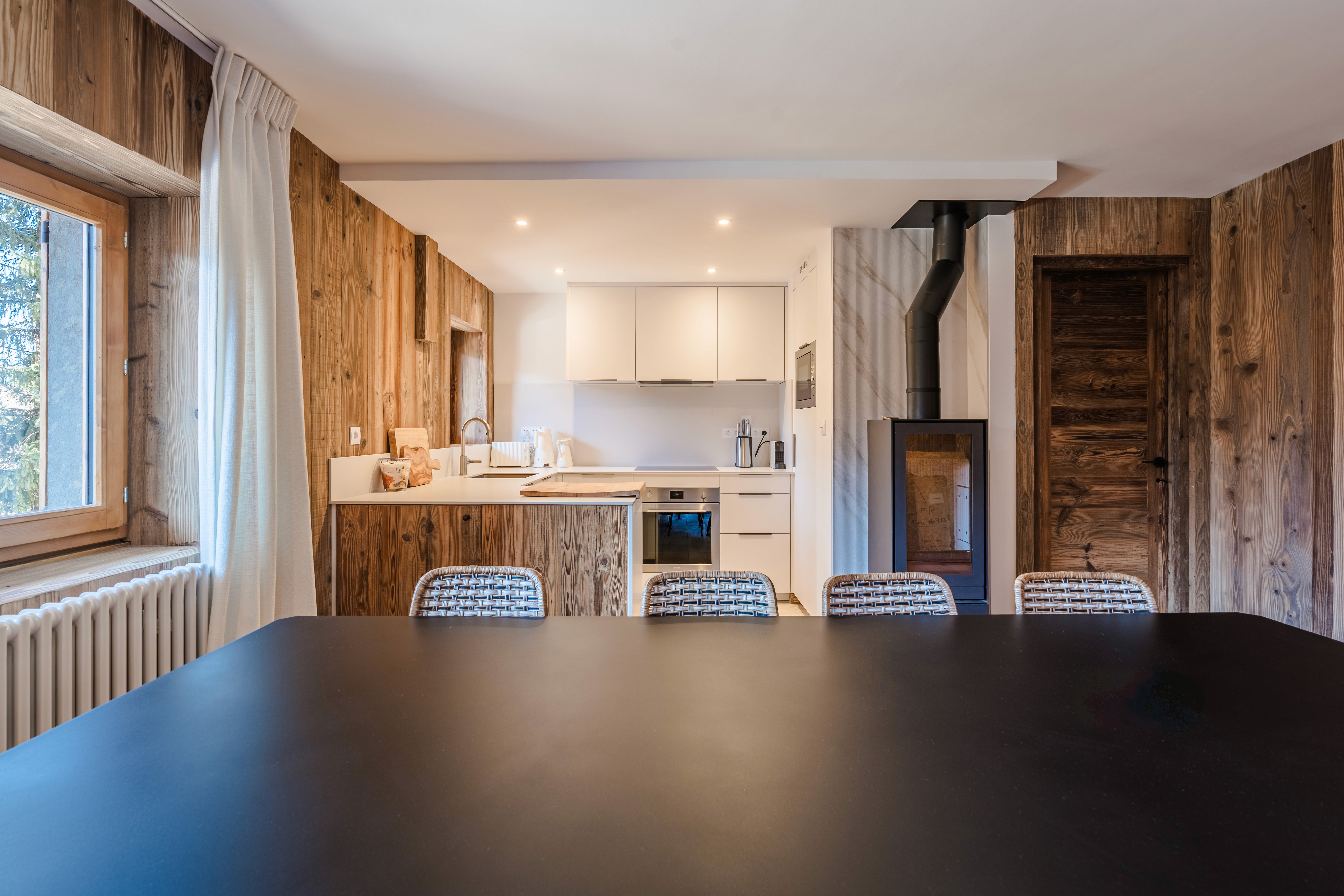 baclon chambre vue neige chalet