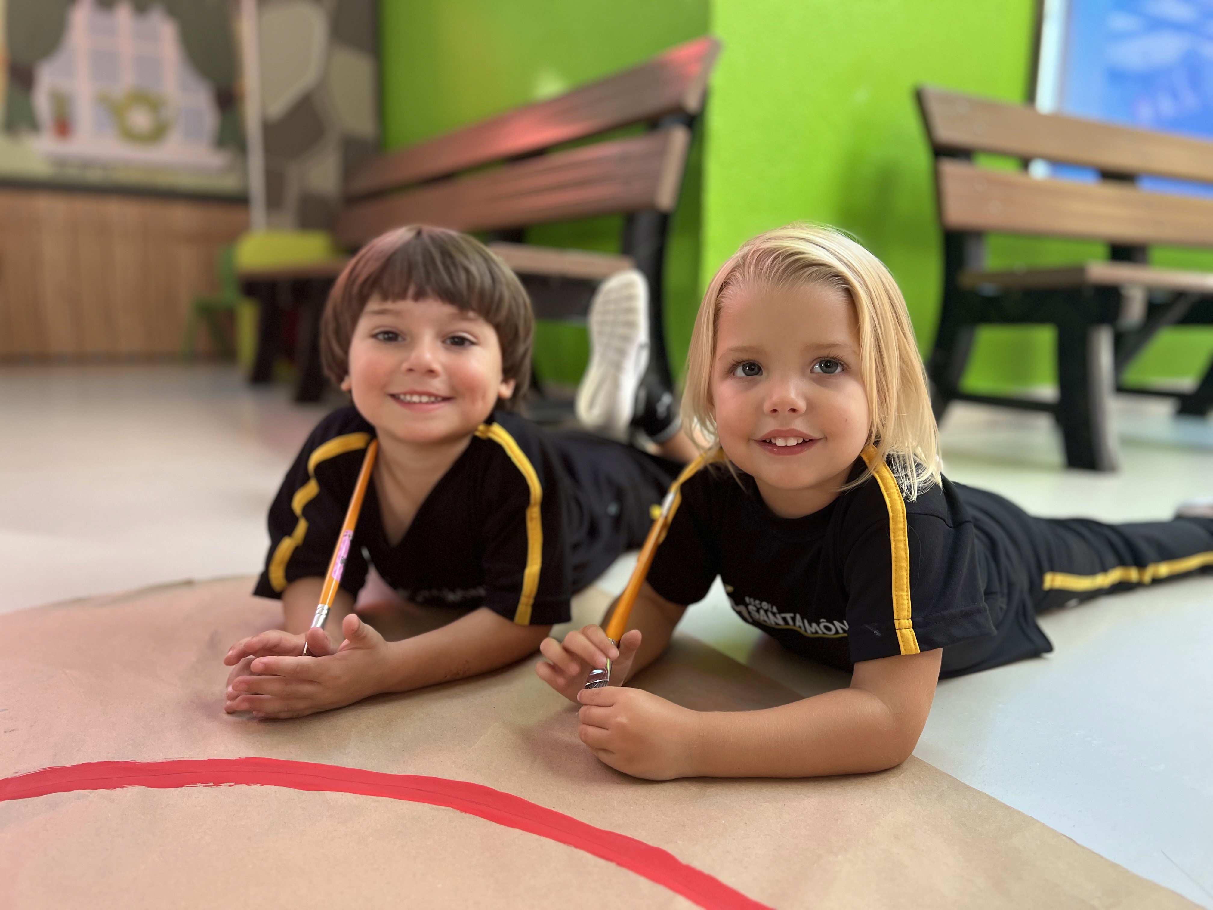 Alunos do Jardim II da Escola Santa Mônica participam de atividade do projeto Astroalfa explorando a letra A.