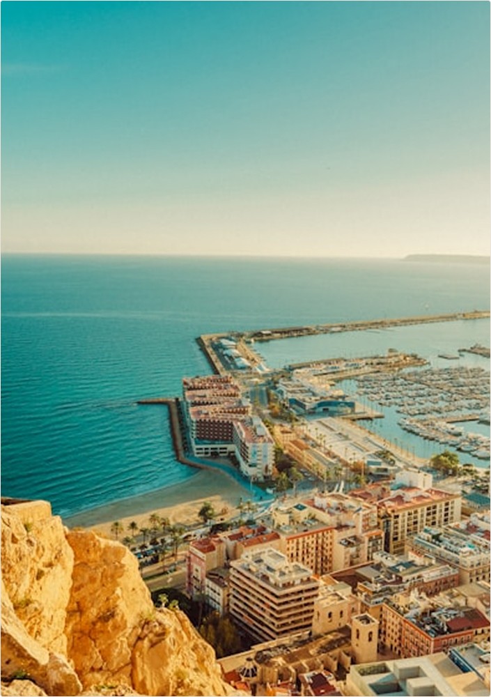 Plaje elegante și escapade relaxate pe Costa del Sol