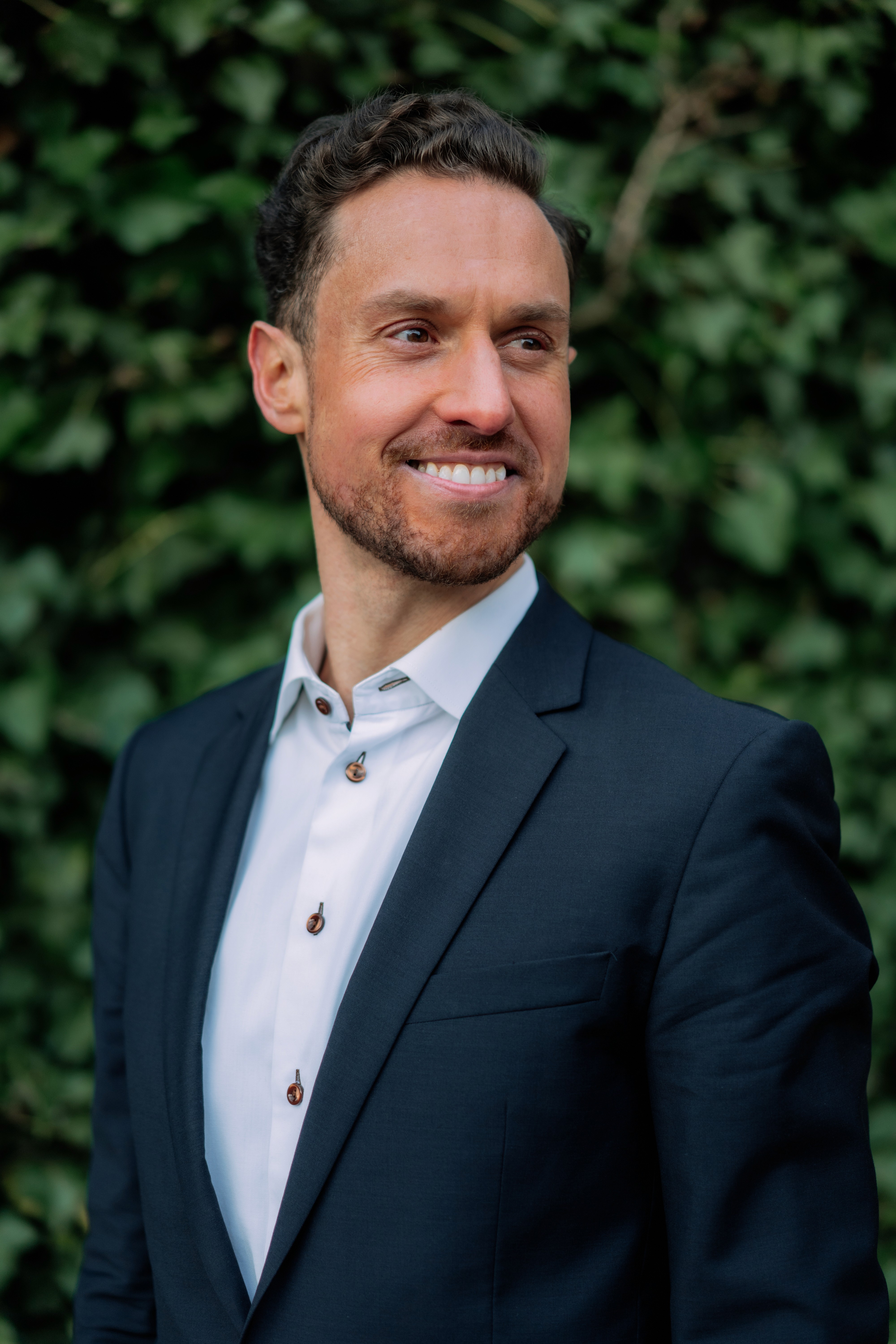 "Career coach offering a free breakthrough session to discuss mindset transformation and career progression. Book an online video call for personalized career advice."