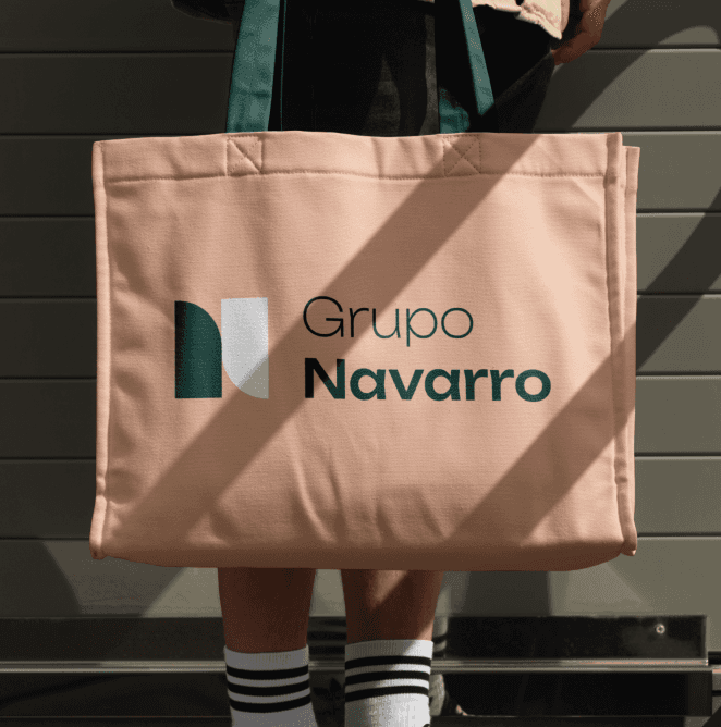 Logotipo formado por las palabras weuta en blanco sobre fondo naranja corporativo.