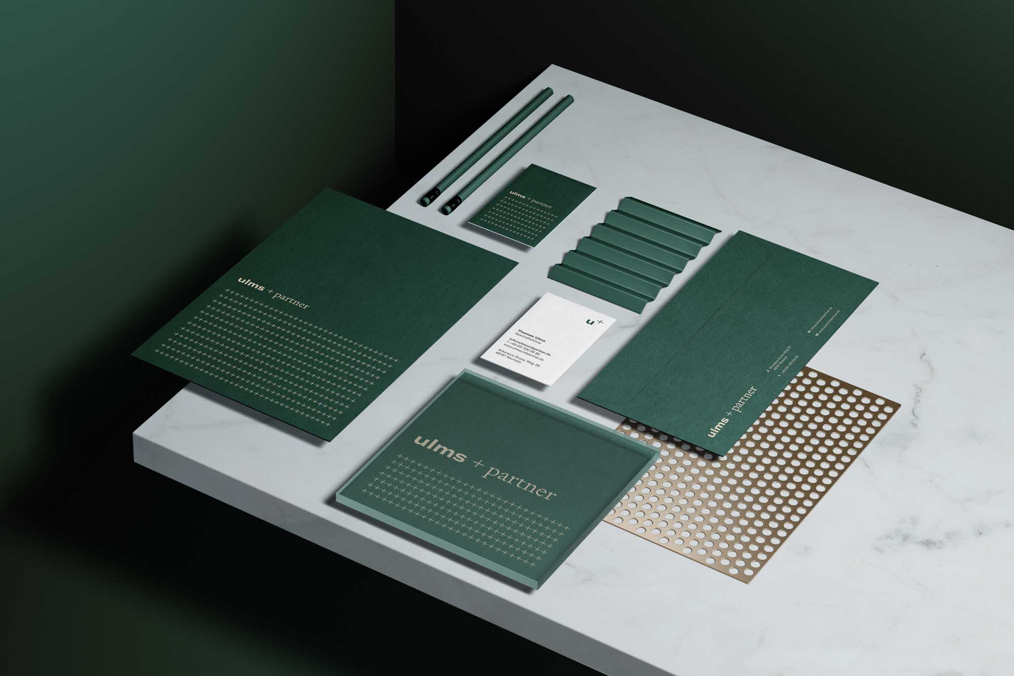 Briefpapier und Visitenkarten für Ulms + Partner – seriöses Design mit Farbwelt in Grün
