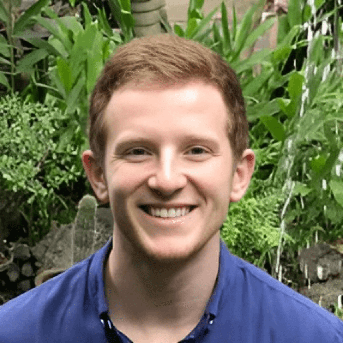 woman on focus photography